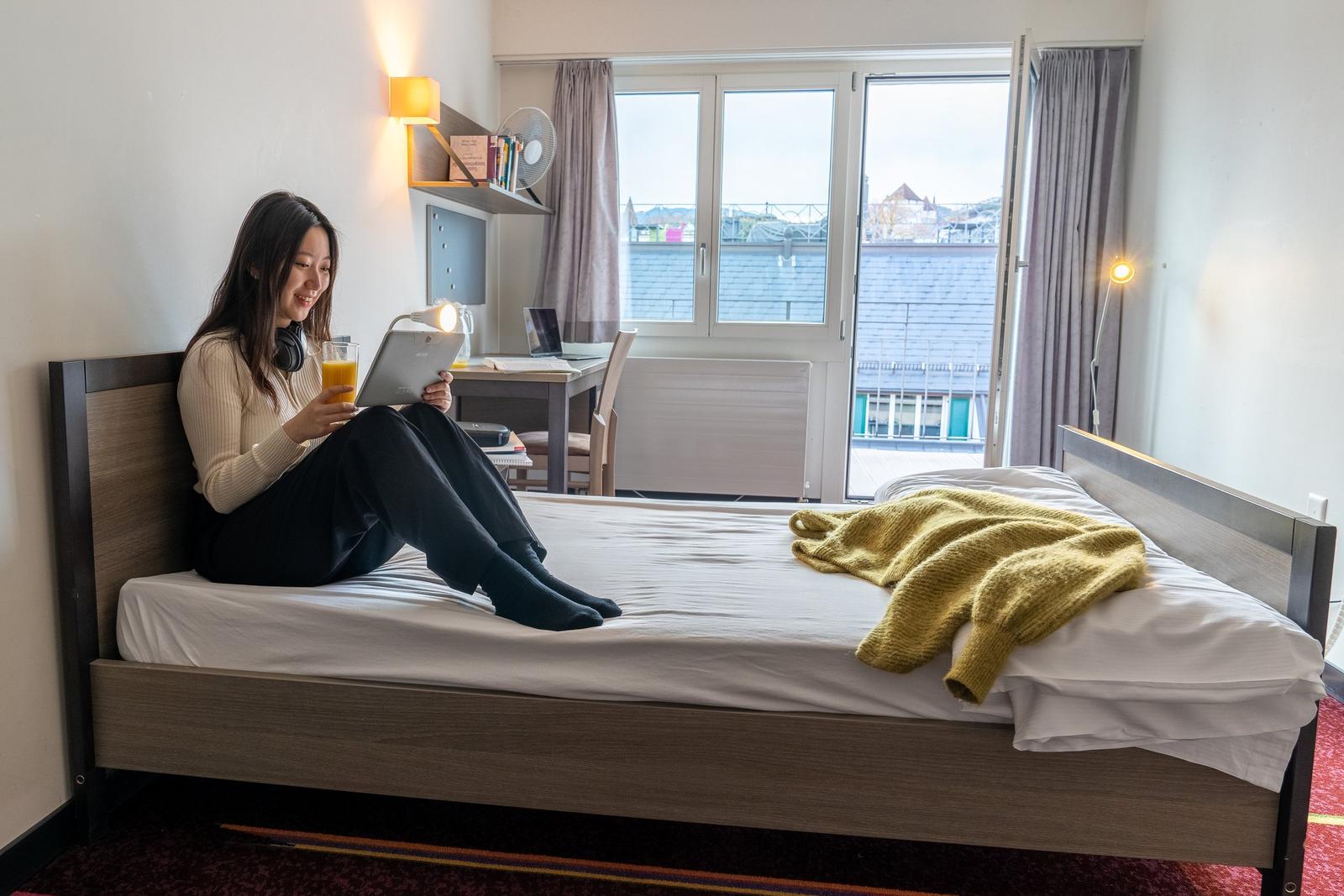 Single student room at the BHMS campus in Lucerne